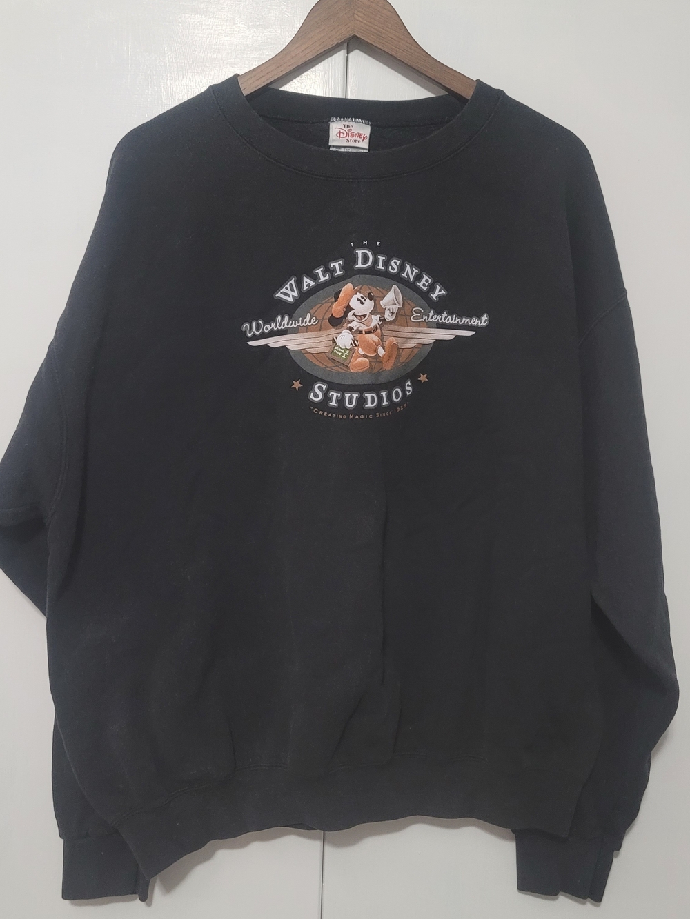 Disney Black Crewneck Sweatshirt with Mickey Studios Graphic Vintage - Picture 2 of 4